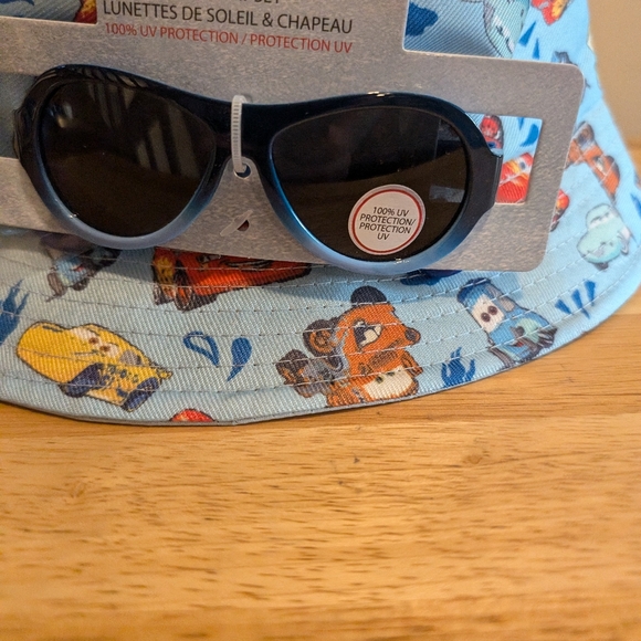 Kids Sunglasses & Hat Set - Picture 3 of 3